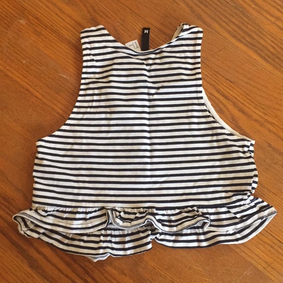 Ruffle Hem Crop Top - Picture 2 of 3